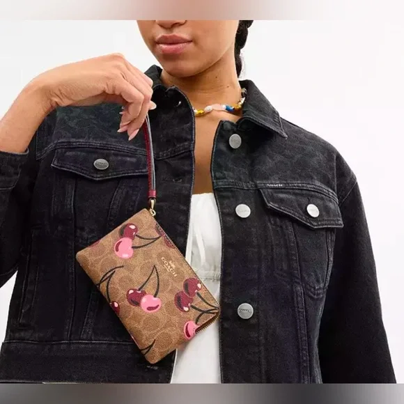 Coach NWT Corner Zip Wristlet In Signature Canvas With Cherry Print - Picture 4 of 12